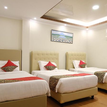 Joyful Hotel 丹戎潘丹 外观 照片