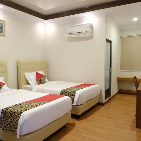 Joyful Hotel 丹戎潘丹 外观 照片