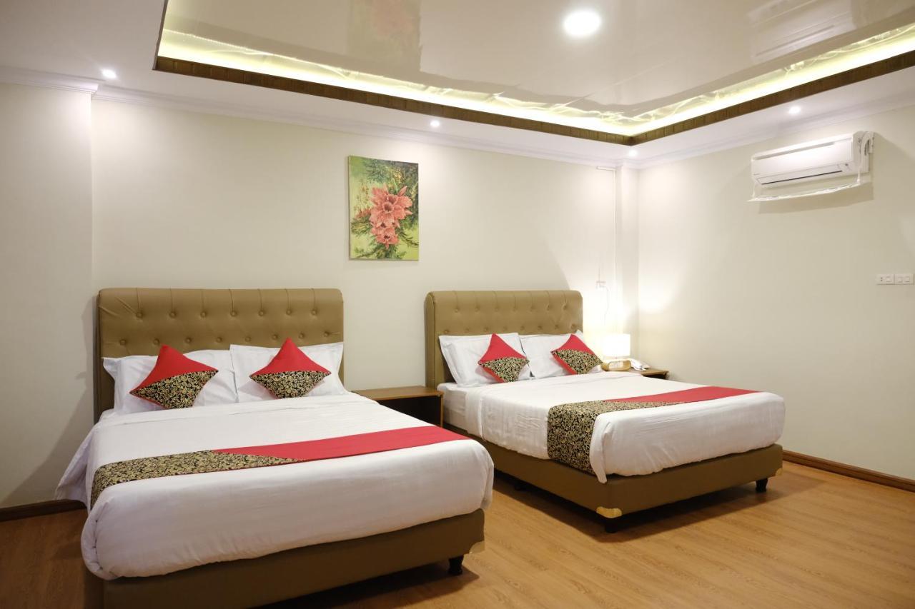 Joyful Hotel 丹戎潘丹 外观 照片