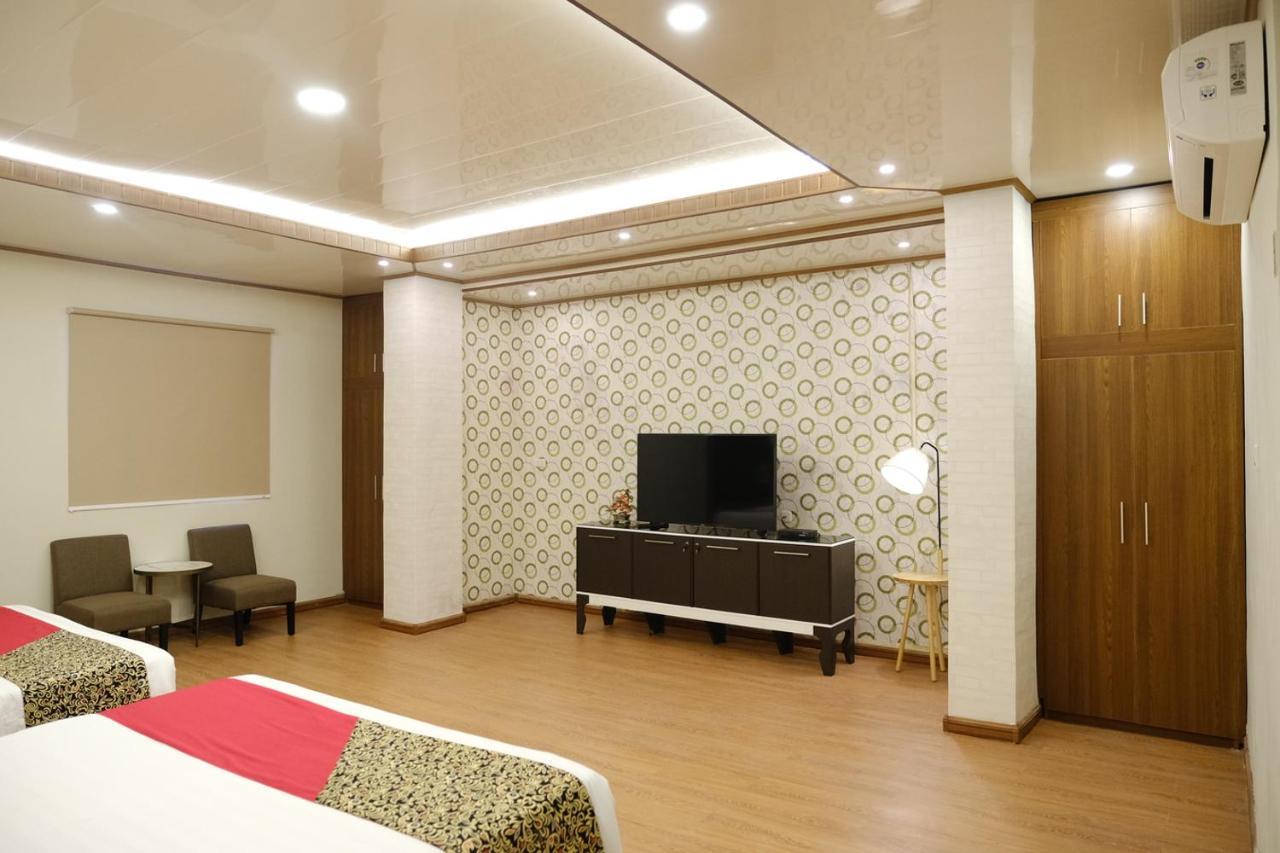 Joyful Hotel 丹戎潘丹 外观 照片