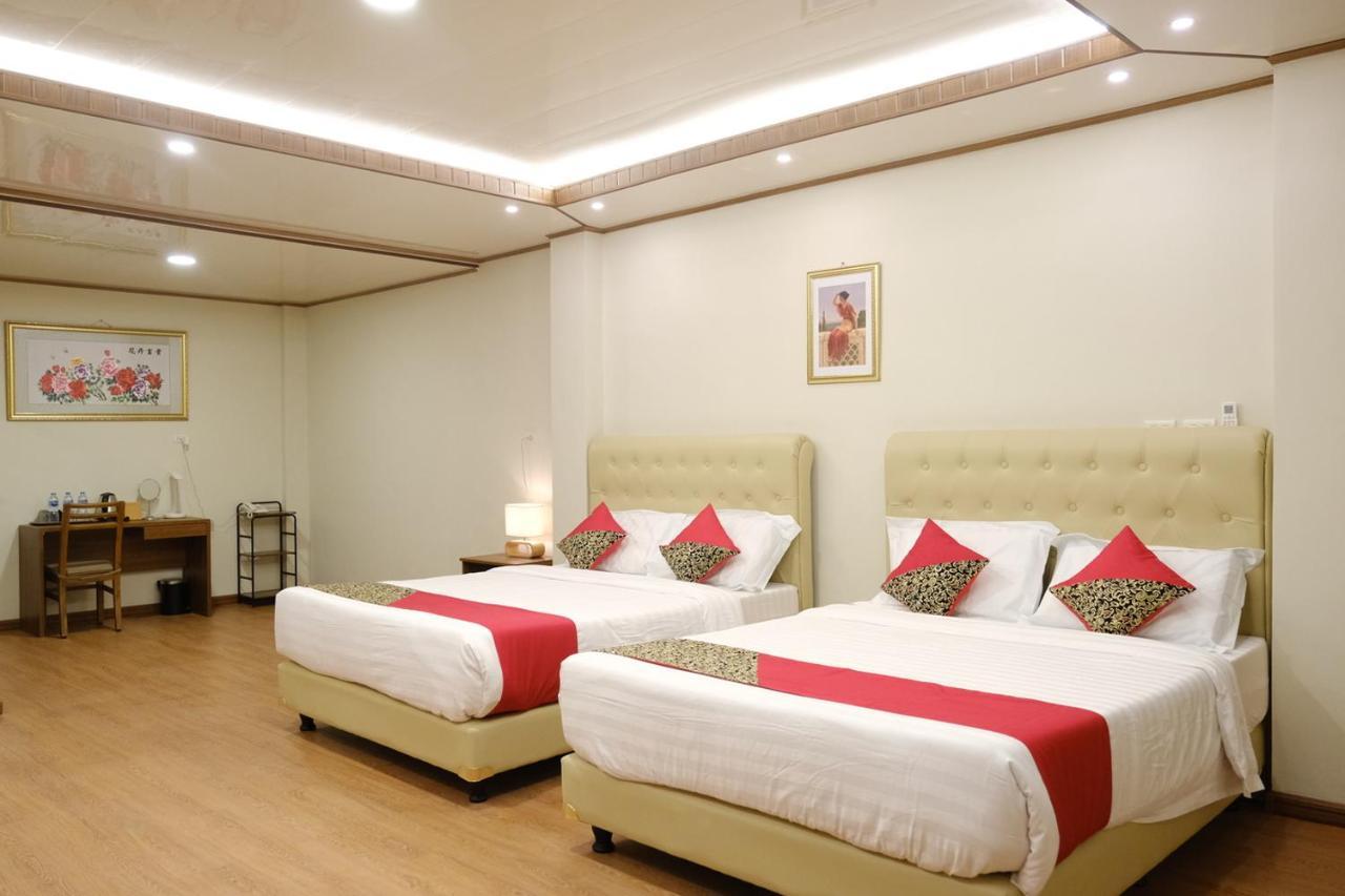 Joyful Hotel 丹戎潘丹 外观 照片
